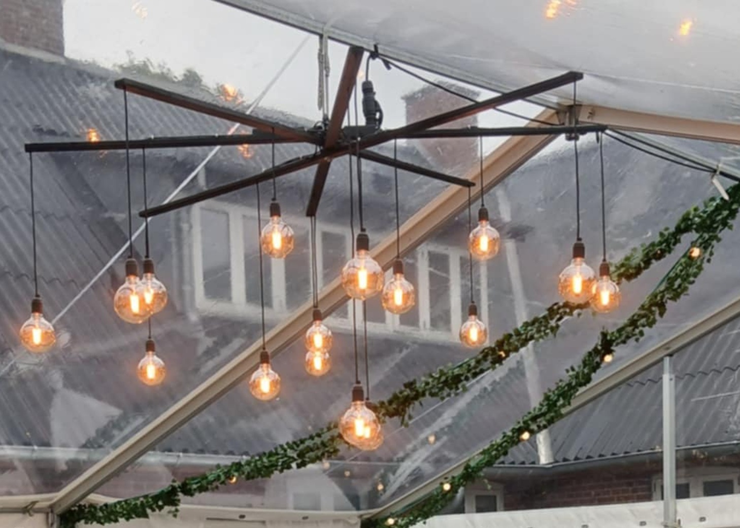 Bryllupstelt, borde, duge, stole, lys, service til 60 personer - Billede 6