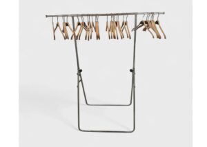 Garderobestativ med 30 bøjler